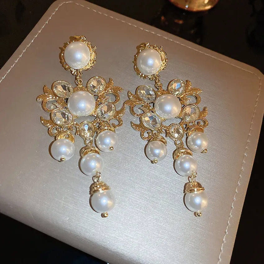 Detail of earrings for women, hollow outside the rhine