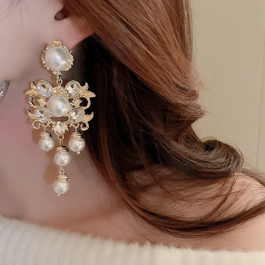 Detail of earrings for women, hollow outside the rhine