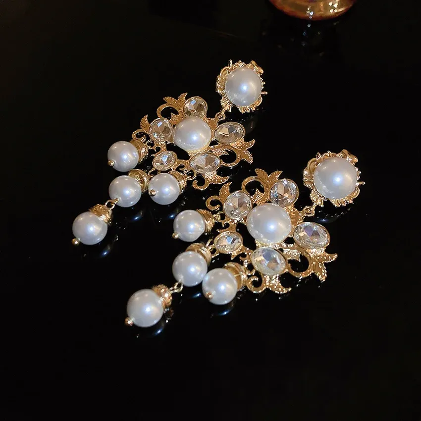 Detail of earrings for women, hollow outside the rhine