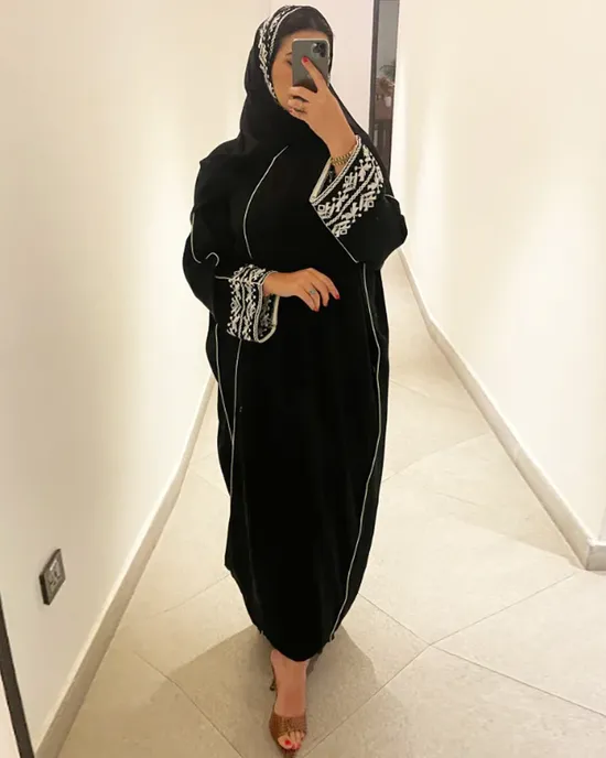 A veil dress embroidered with a bow for women, Kimono coat, long -sleeved, loose, Arab, Islamic, Dubai, Moroccan caftan, sweet fashion A veil dress embroidered with a bow for women, Kimono coat, long -sleeved, loose, Arab, Islamic, Dubai, Moroccan caftan, sweet fashion
