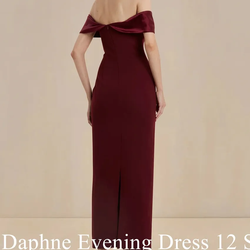 2025 Classic evening dress, open shoulders, short sleeves, graceful folds, and back clouds, image, Vestue de Face 2025 Classic evening dress, open shoulders, short sleeves, graceful folds, and back clouds, image, Vestue de Face
