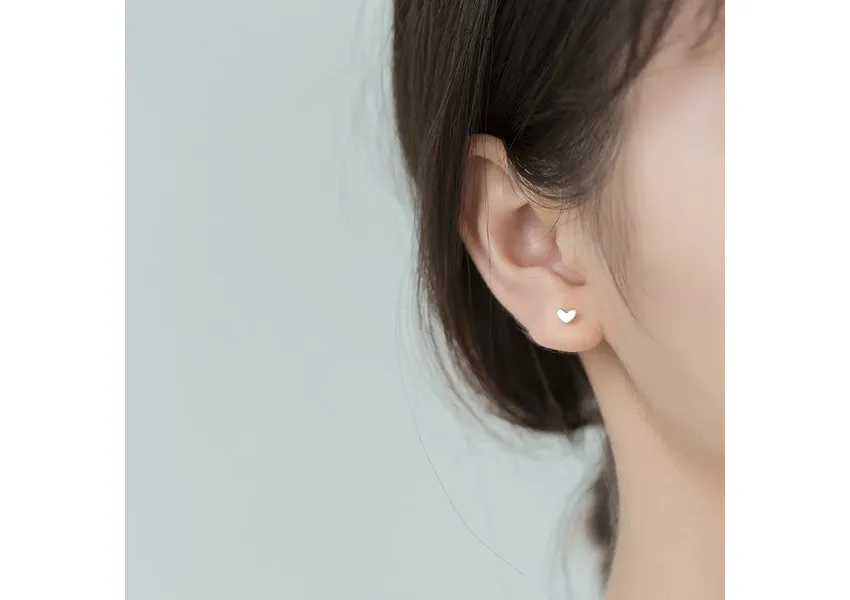 Modern Minimalist 100% 925 Sterling Silver Heart Stud Earrings for Women Modern Minimalist 100% 925 Sterling Silver Heart Stud Earrings for Women