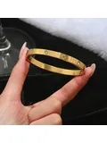 Women's Gold Stainless Steel Bracelet – Elegant and Durable Fashion Jewelry Women's Gold Stainless Steel Bracelet – Elegant and Durable Fashion Jewelry