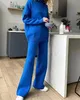 طقم رياضي نسائي شتوي مكوّن من قطعتين طقم رياضي نسائي شتوي مكوّن من قطعتين
