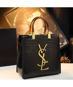 New Spring Women's Handbag 2025 in the crocodile pattern is suitable for middle -aged atmosphere