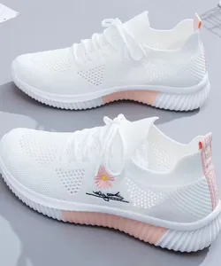 Mixed mesh shoes that allow ventilation for women, reinforced shoes, informal sneakers, sneakers, white, women's shoes, fashion