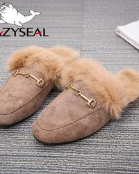 شرائح نسائية من LazySeal بتصميم فاخر، مزودة بفرو ناعم مصنوع من شعر الأرنب الطبيعي 100%، مناسبة لفصلي الصيف والشتاء. تجمع بين الراحة والأناقة، وتتوفر باللون الأسود لتناسب الإطلالات اليومية أو المنزلية بأسلوب عصري ومميز.
