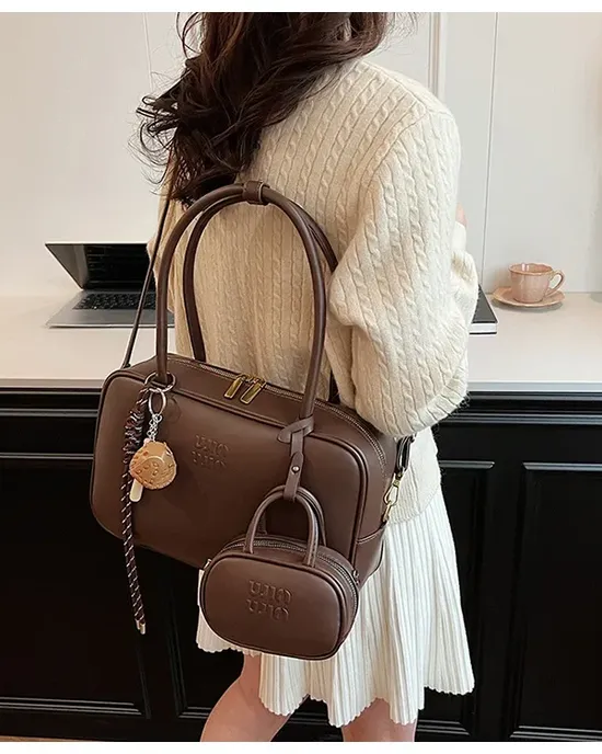MIU Home Fashion Baby Big Bag is a large capacity handbag for the passenge MIU Home Fashion Baby Big Bag is a large capacity handbag for the passenge