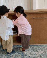 قميص أبيض ووردي للأطفال  
