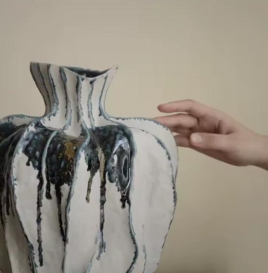 Gracien – Handcrafted Gradient Glazed Ceramic Art Vase Gracien – Handcrafted Gradient Glazed Ceramic Art Vase