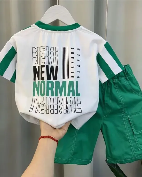 تيشيرت صيفي جديد للأولاد بأكمام قصيرة تيشيرت صيفي جديد للأولاد بأكمام قصيرة